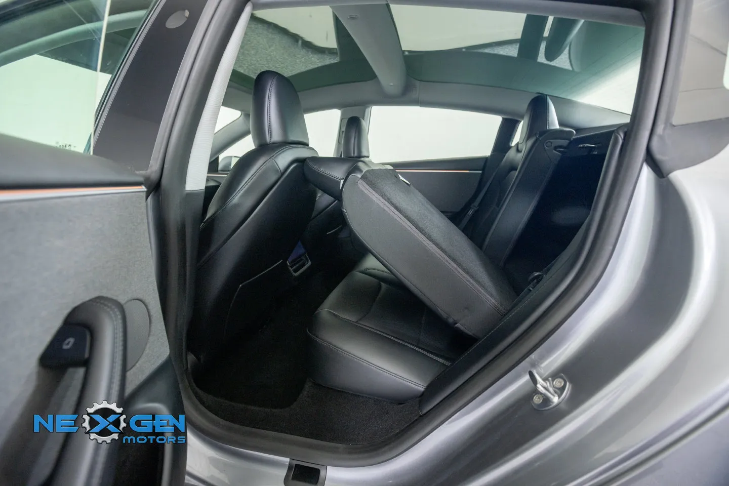 Tesla Model 3 photo 27