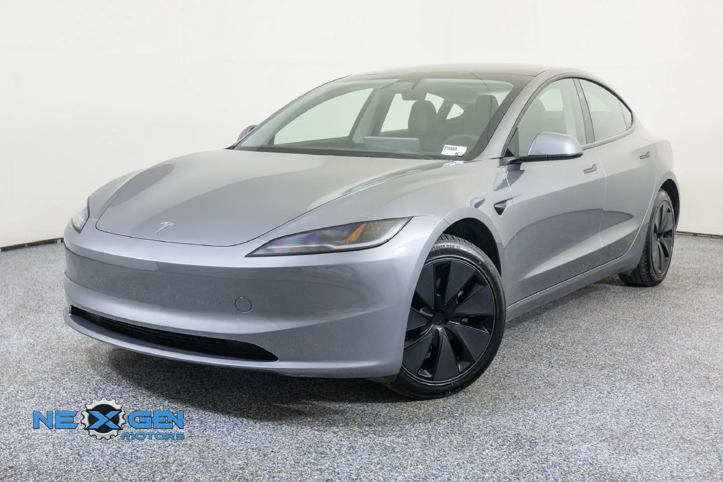 Tesla Model 3 photo 4