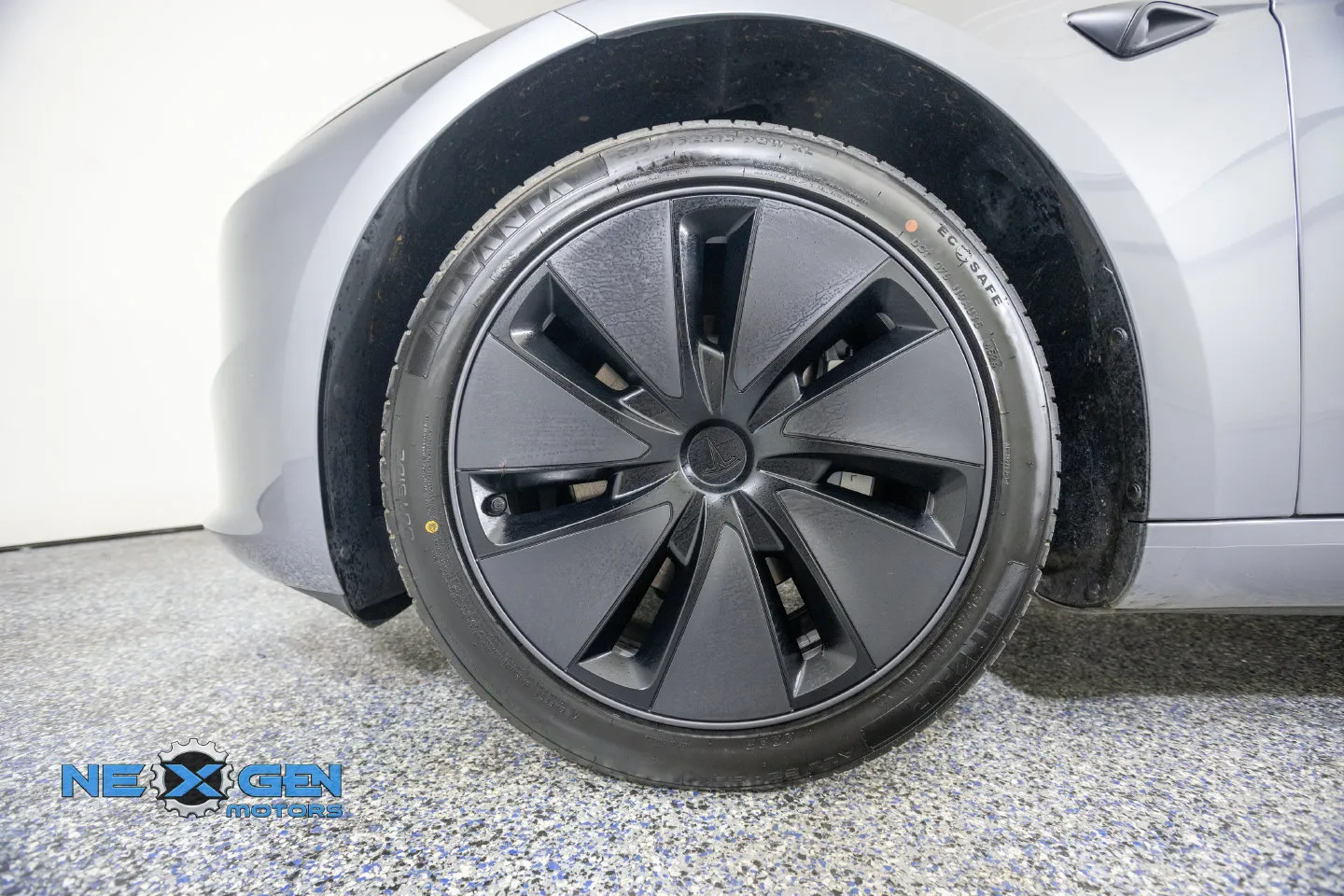 Tesla Model 3 photo 45