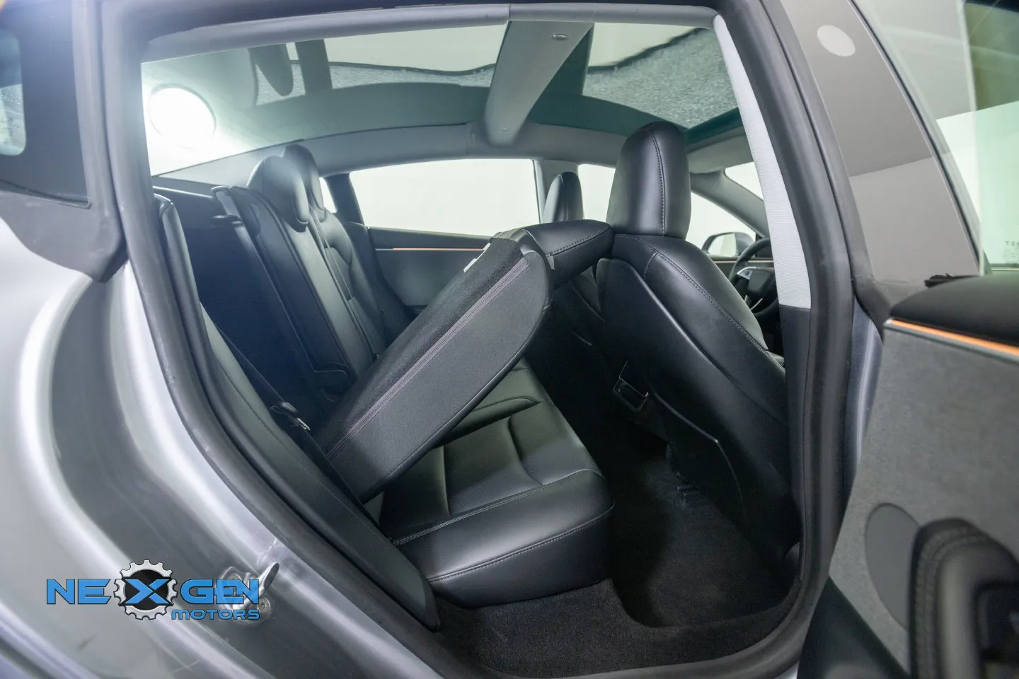 Tesla Model 3 photo 35