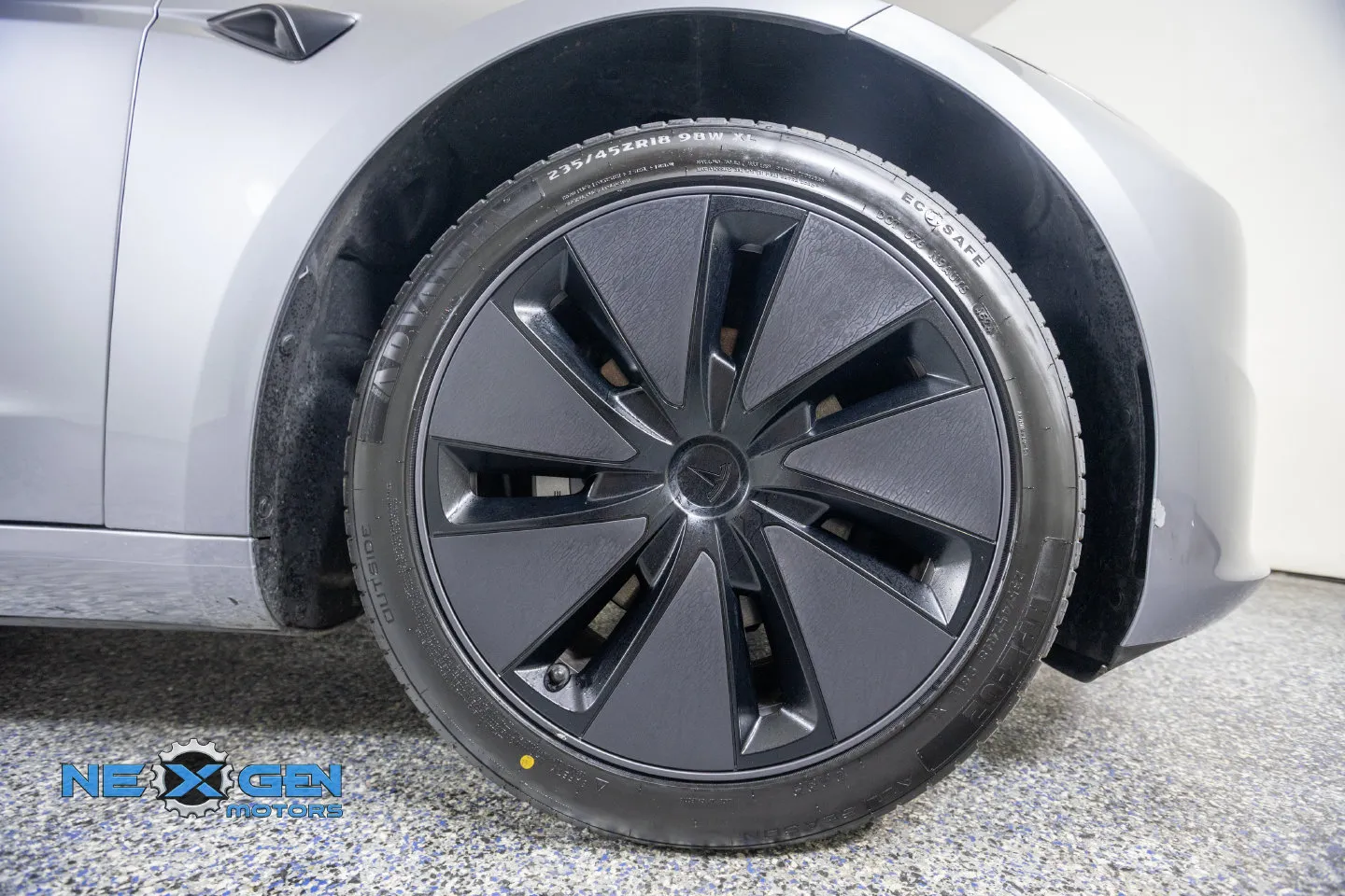 Tesla Model 3 photo 42