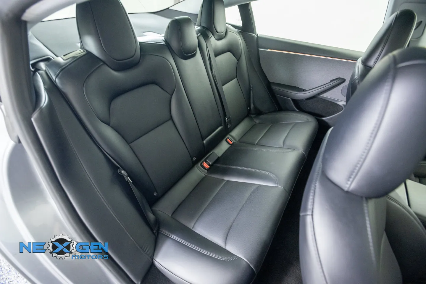Tesla Model 3 photo 36