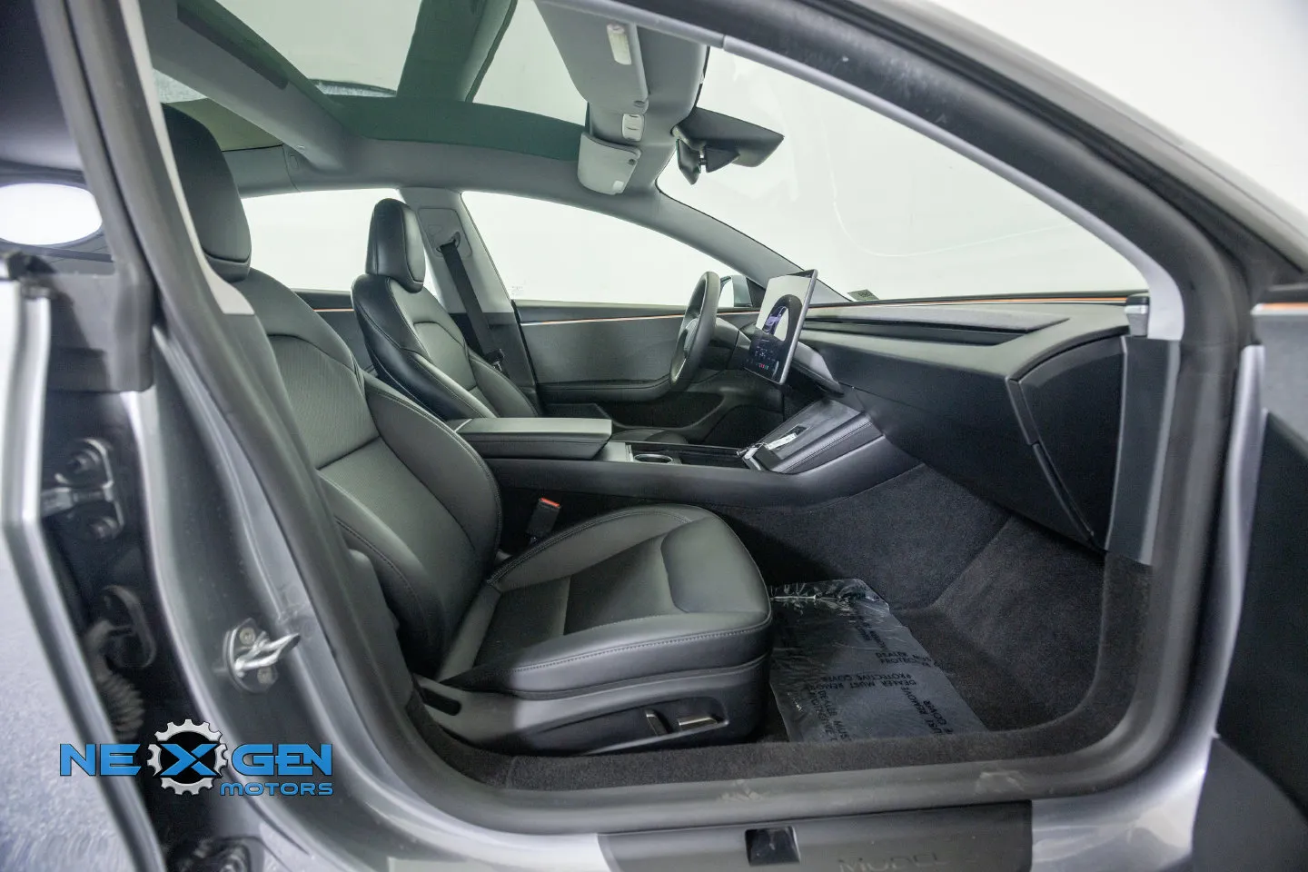 Tesla Model 3 photo 39