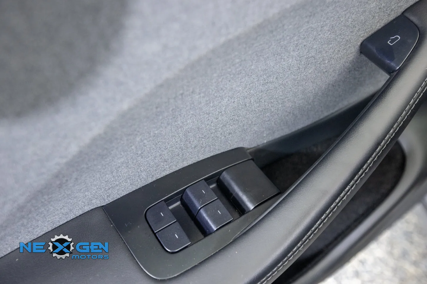 Tesla Model 3 photo 13