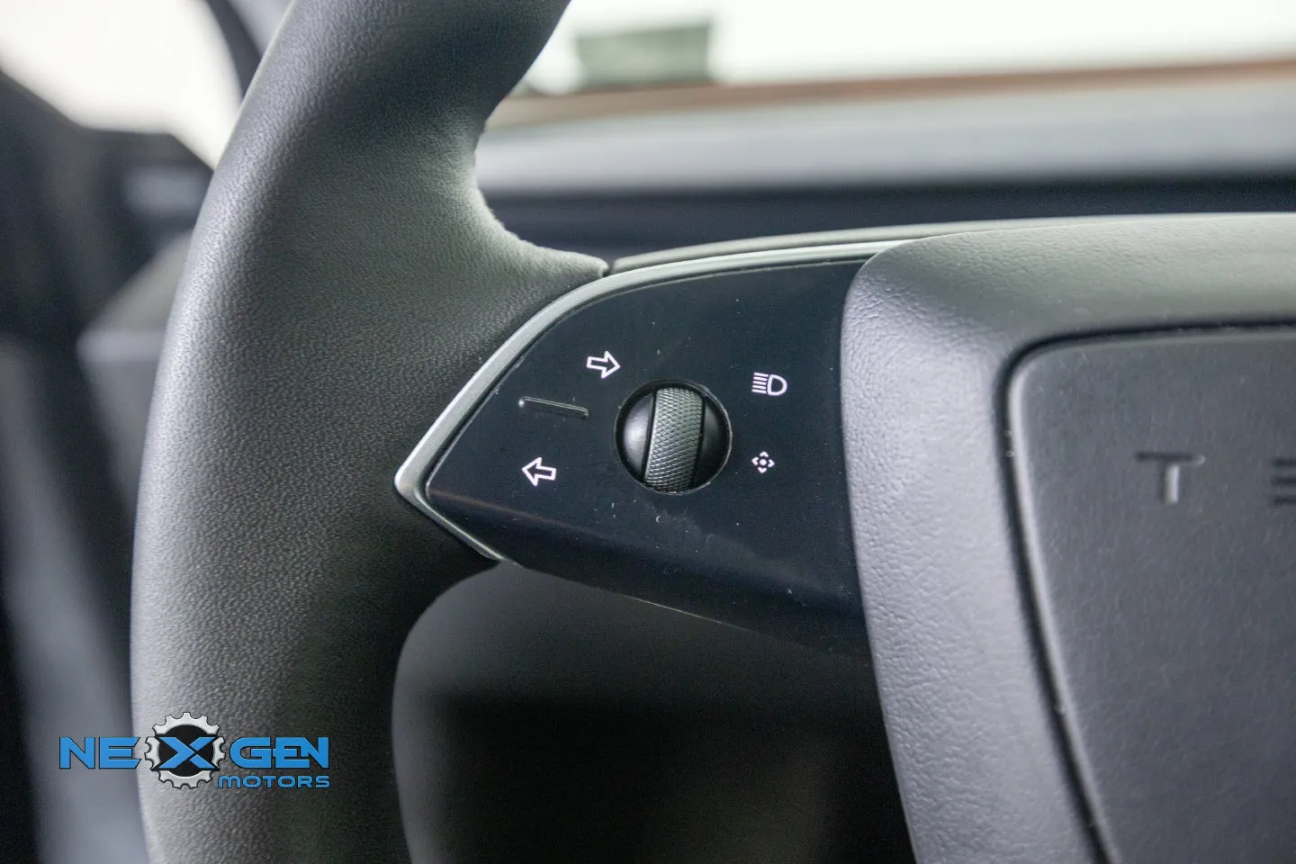 Tesla Model 3 photo 14