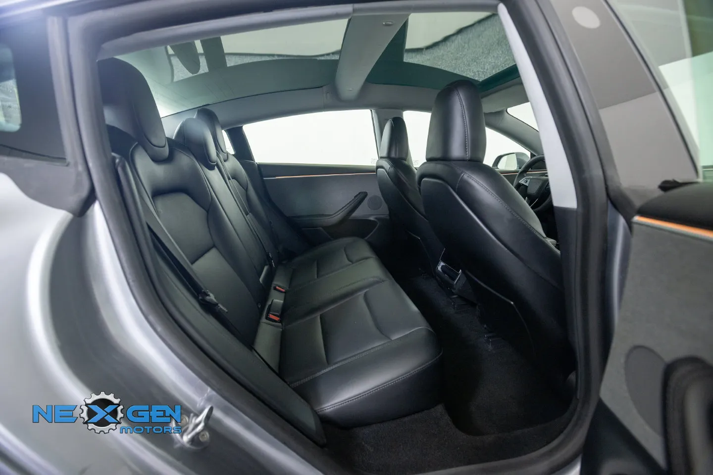 Tesla Model 3 photo 34