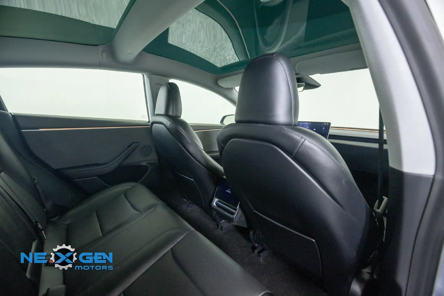 Tesla Model 3 photo 33