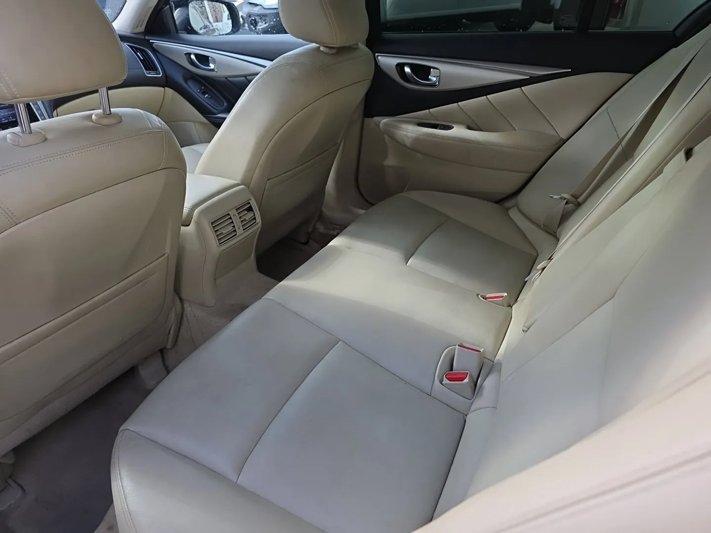 Infiniti Q50 photo 19