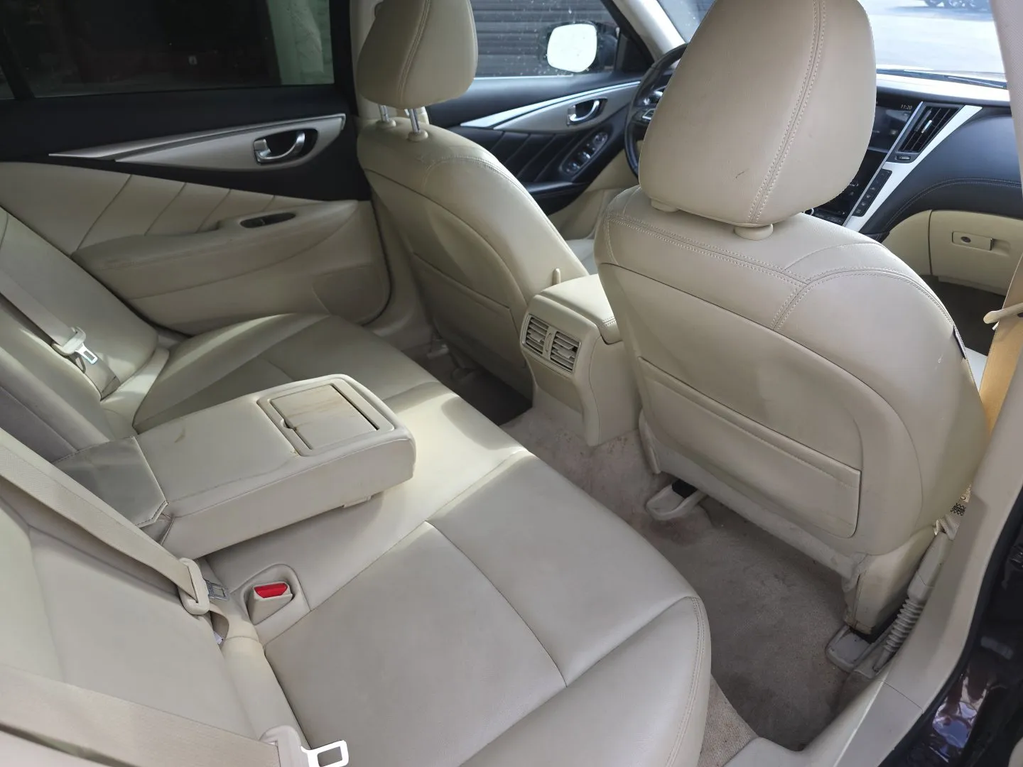 Infiniti Q50 photo 27