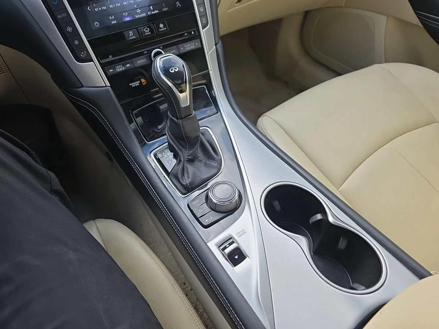 Infiniti Q50 photo 15