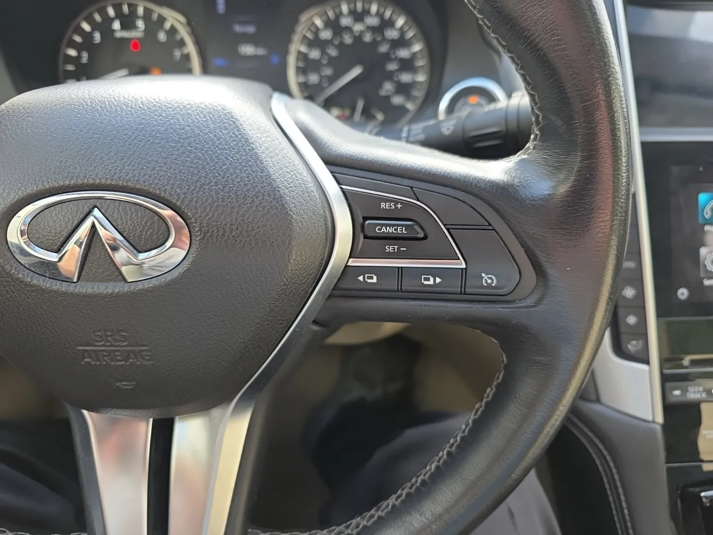 Infiniti Q50 photo 12