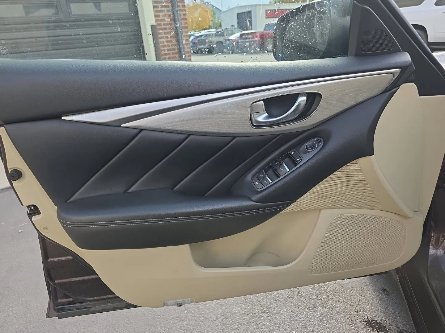 Infiniti Q50 photo 18
