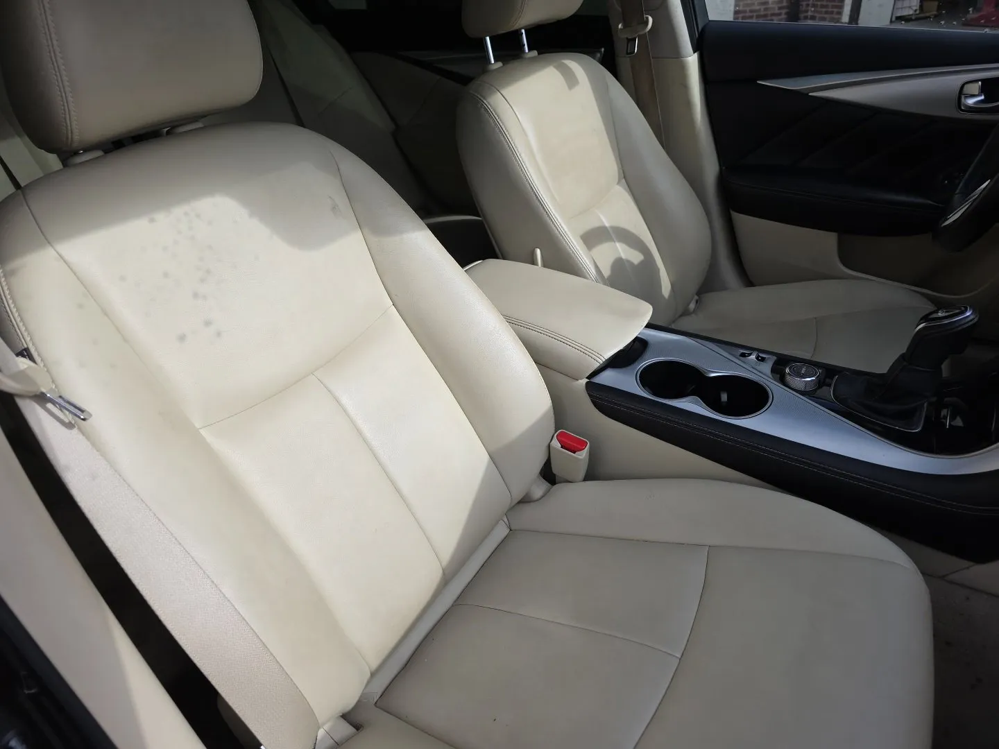 Infiniti Q50 photo 31