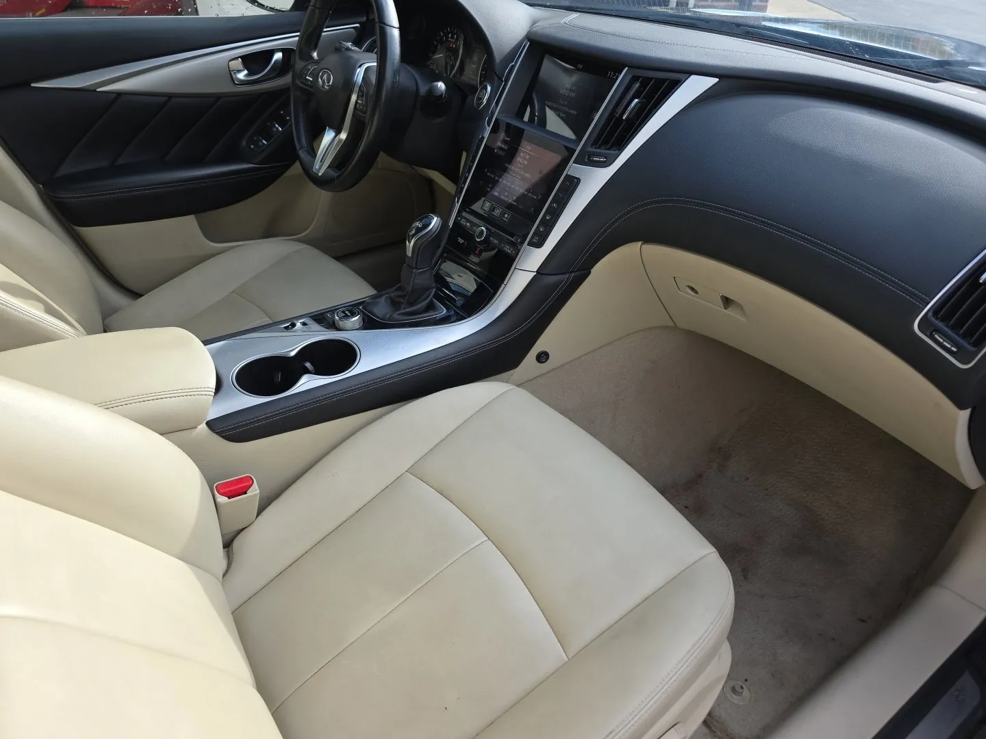 Infiniti Q50 photo 30
