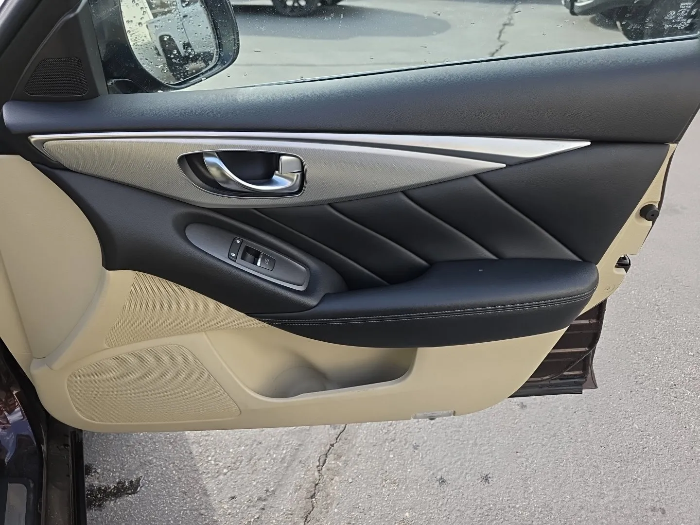 Infiniti Q50 photo 32