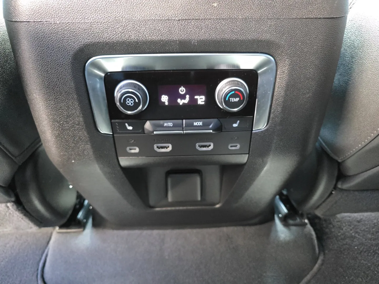 Chevrolet Suburban photo 15
