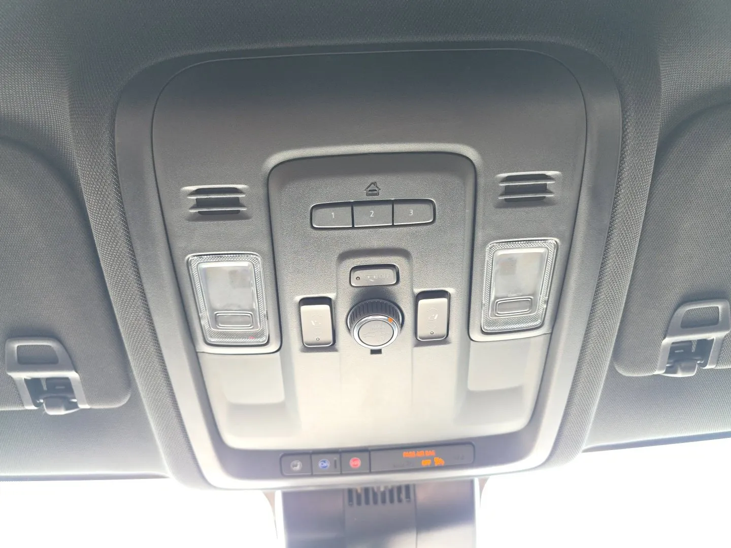 Chevrolet Suburban photo 10