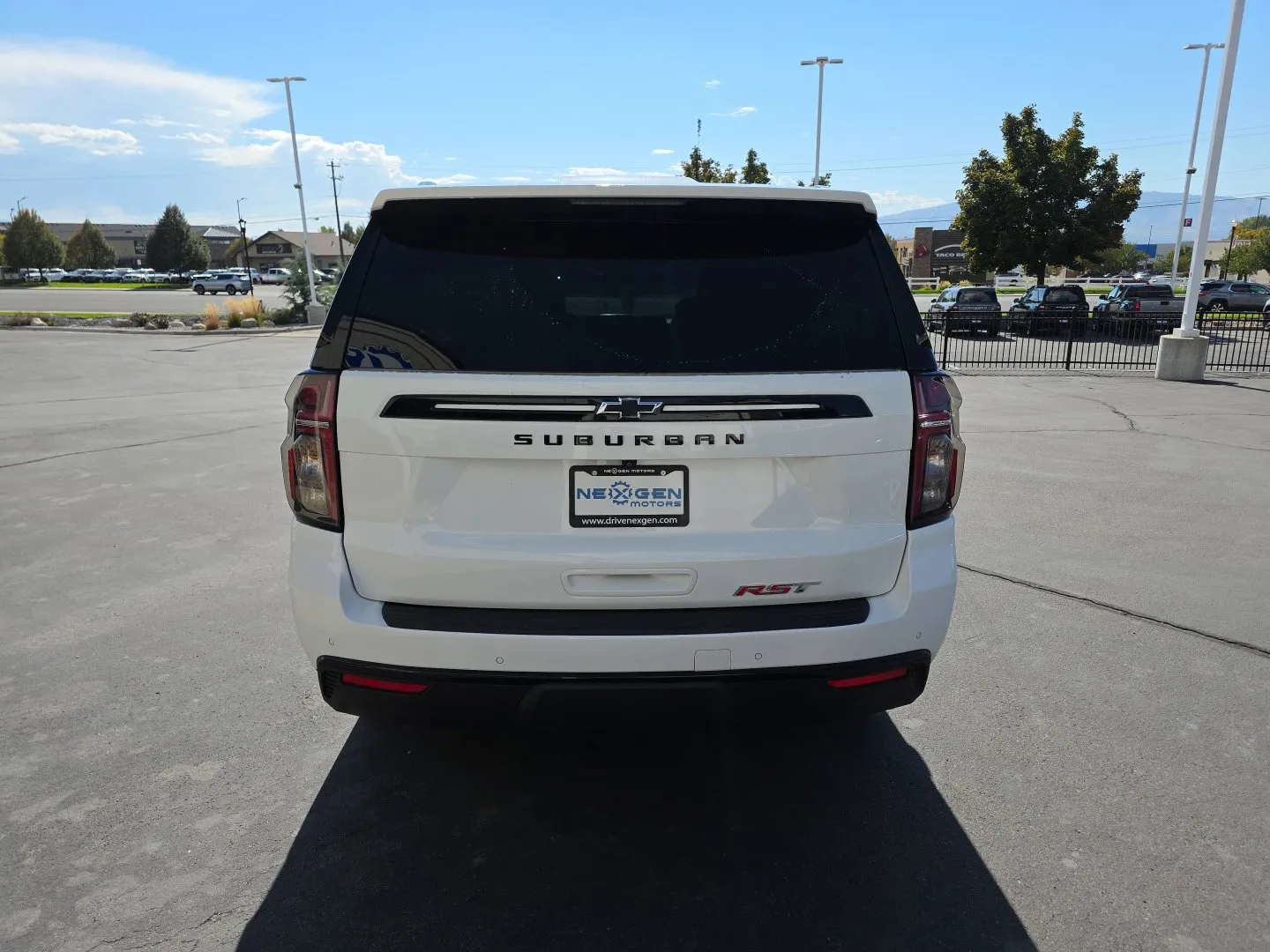 Chevrolet Suburban photo 16