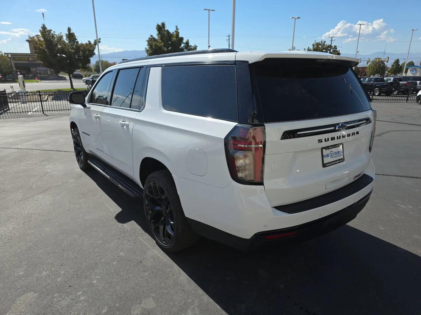 Chevrolet Suburban photo 19