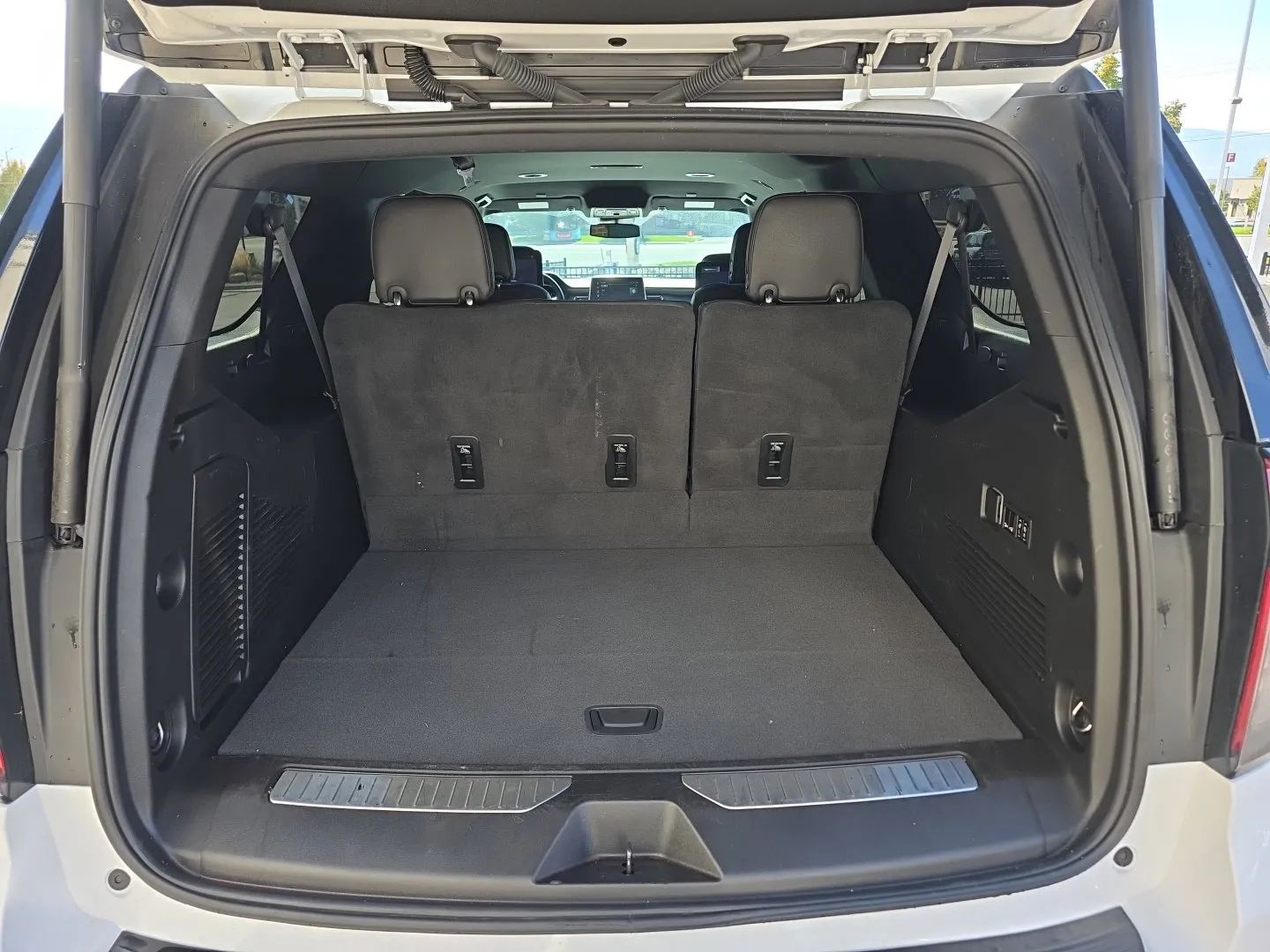 Chevrolet Suburban photo 17