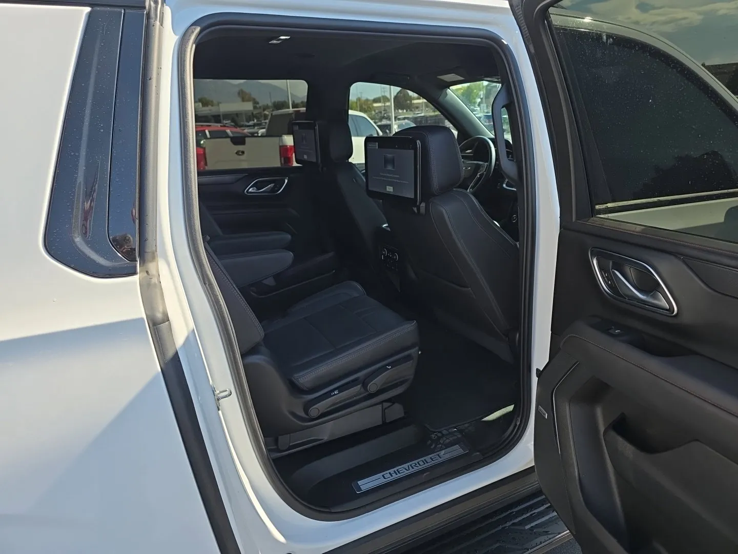 Chevrolet Suburban photo 21