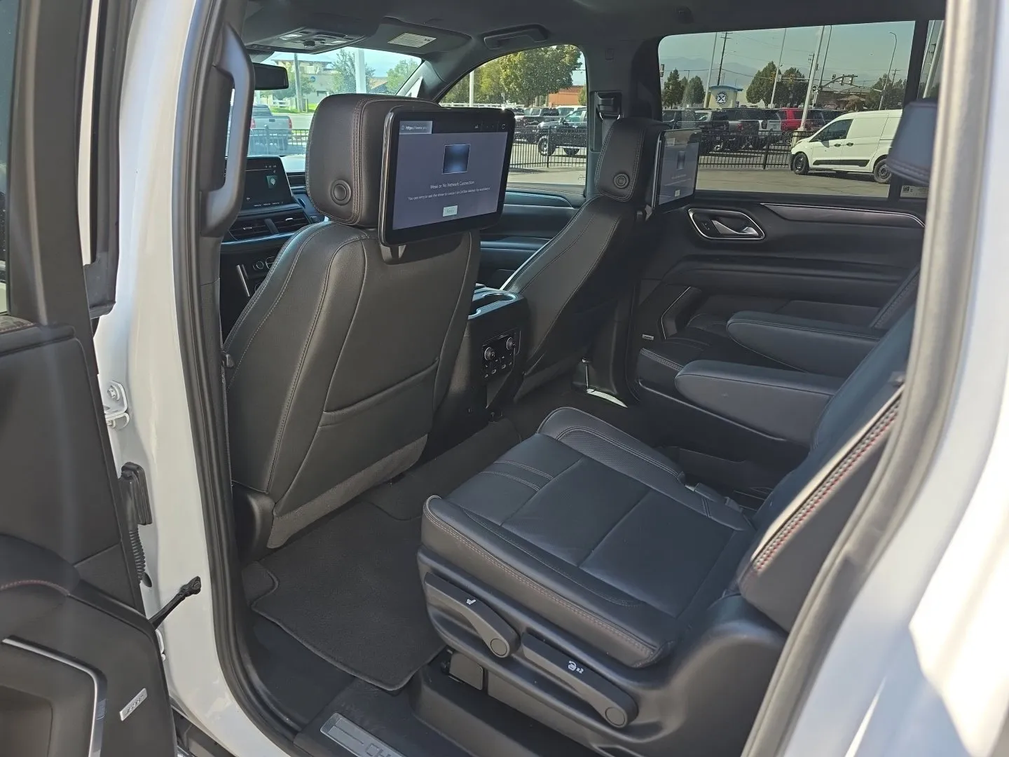 Chevrolet Suburban photo 12