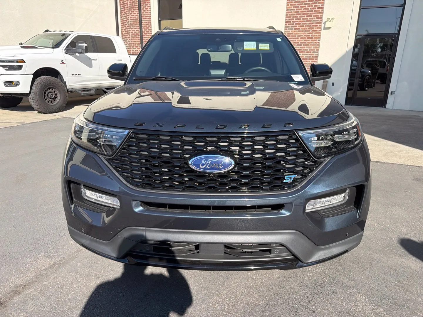 Ford Explorer photo 3