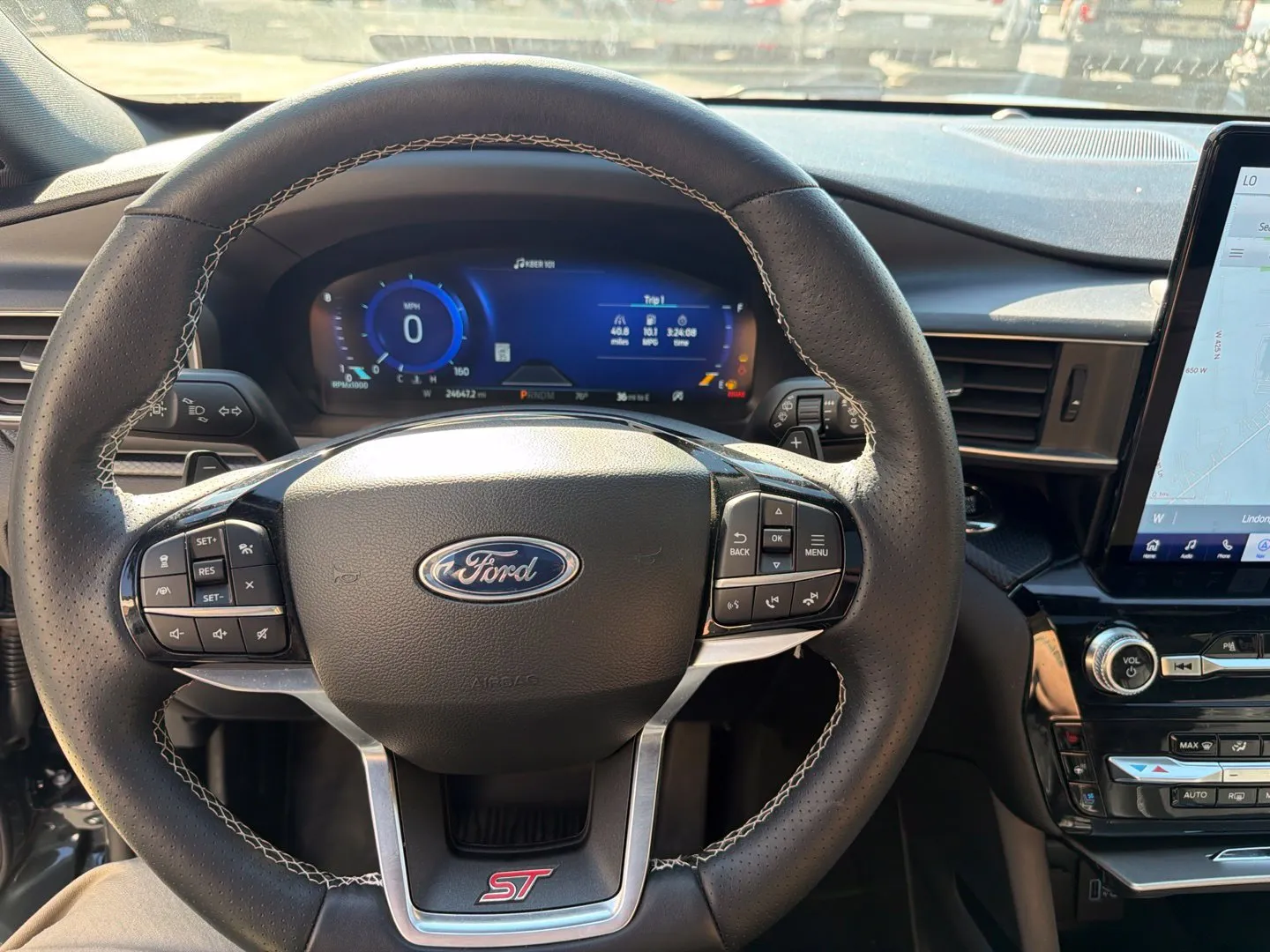 Ford Explorer photo 11