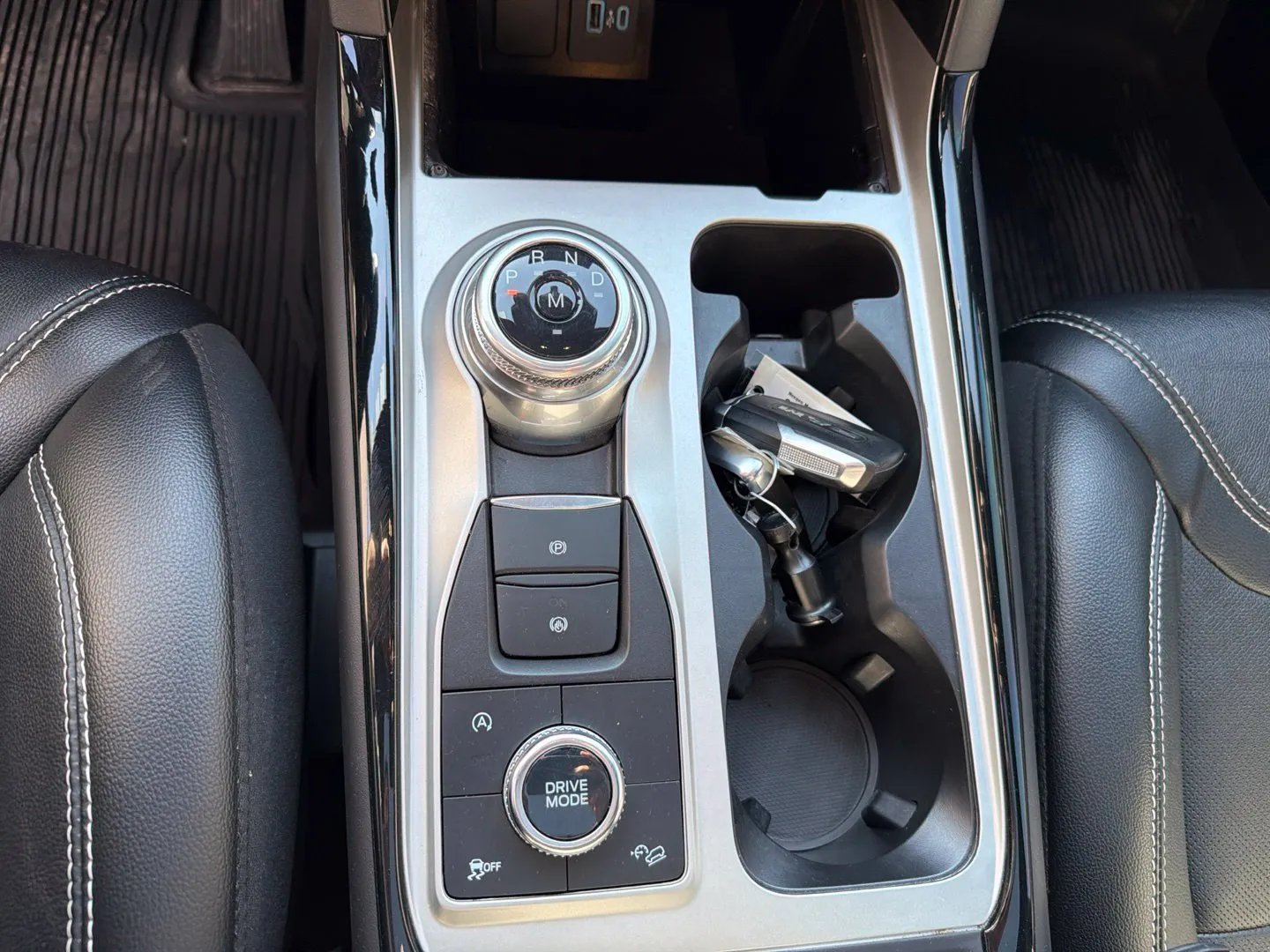 Ford Explorer photo 9