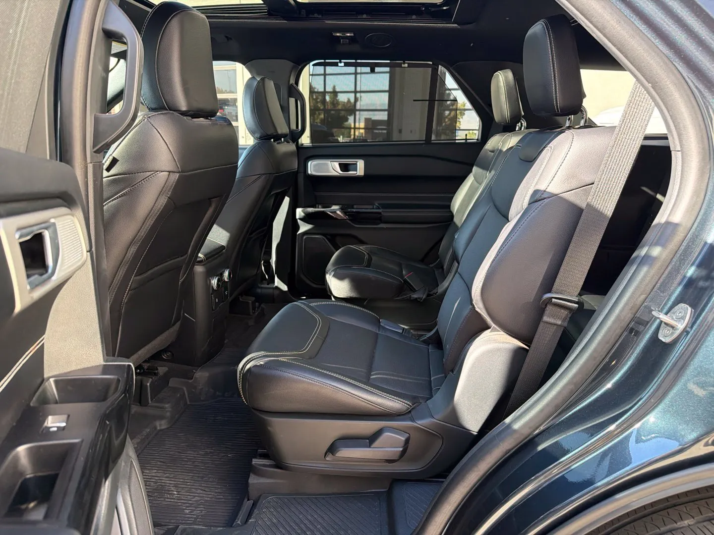 Ford Explorer photo 14