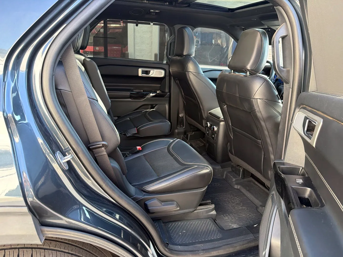 Ford Explorer photo 22