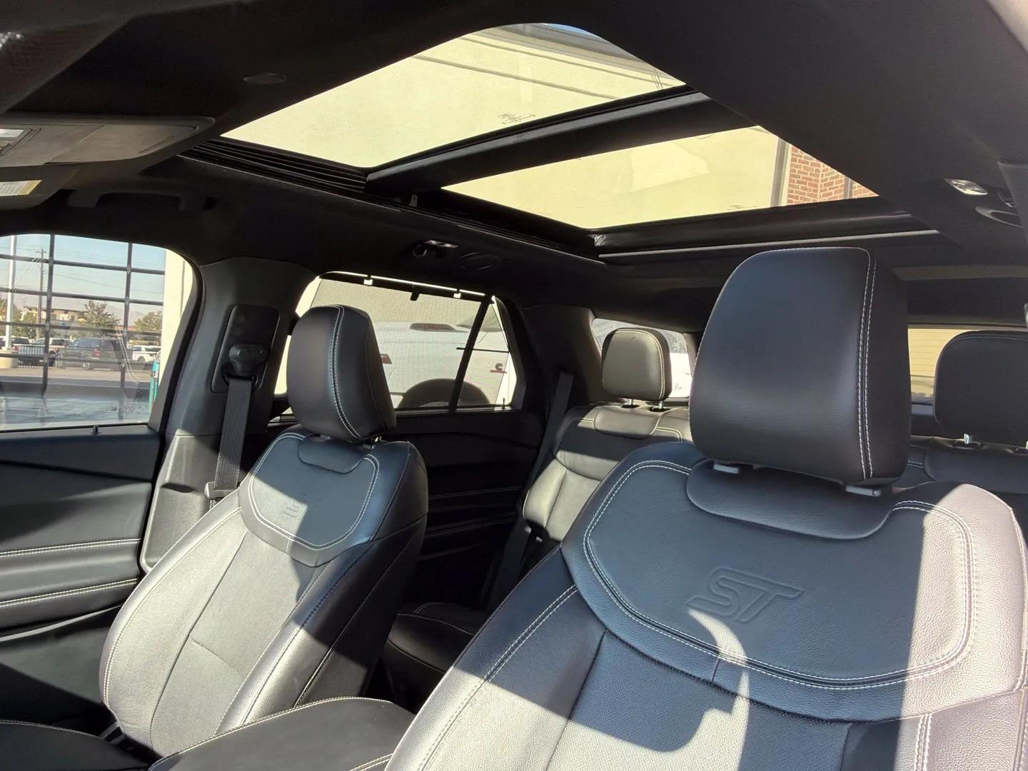 Ford Explorer photo 12