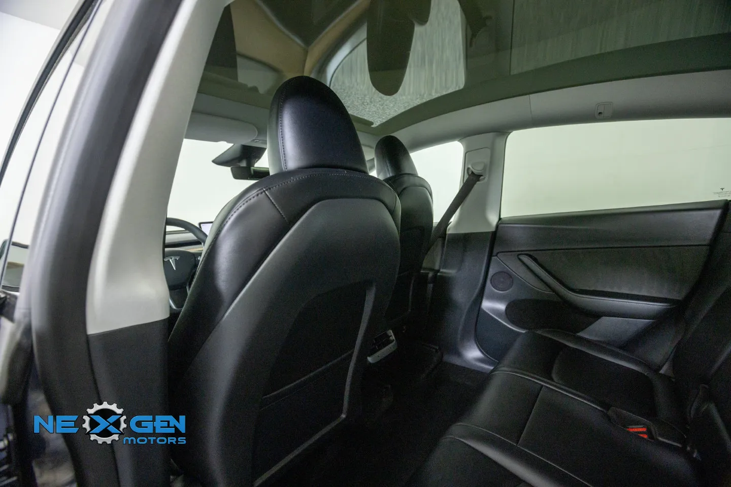 Tesla Model Y photo 26