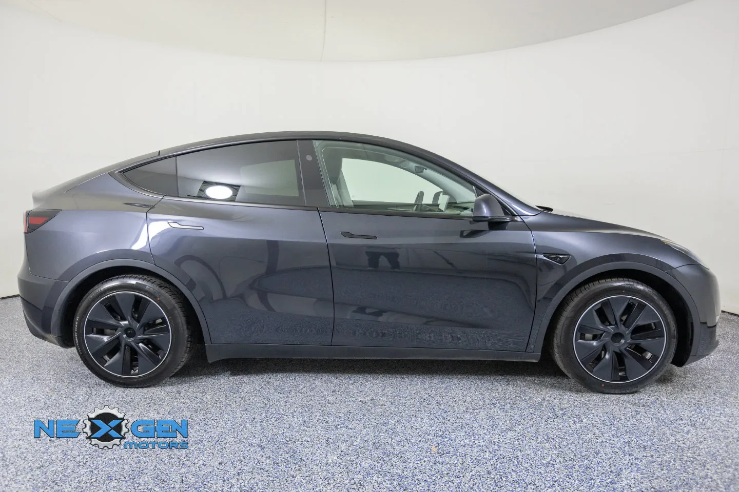 Tesla Model Y photo 9