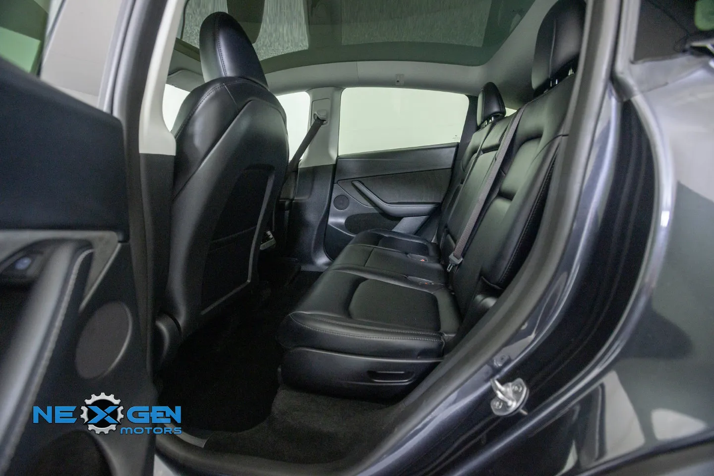 Tesla Model Y photo 27