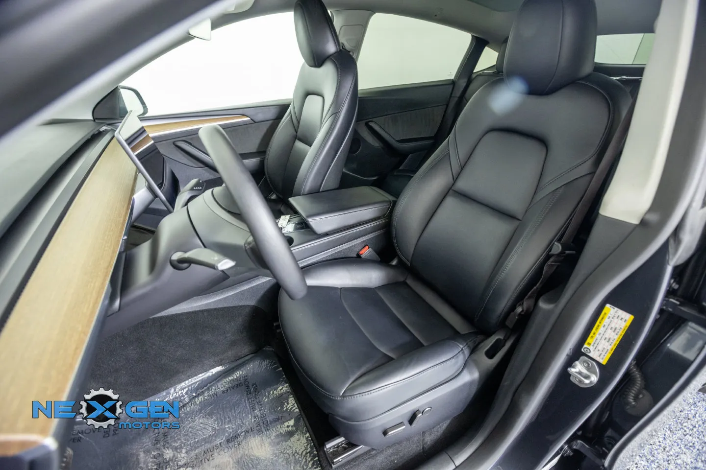 Tesla Model Y photo 24