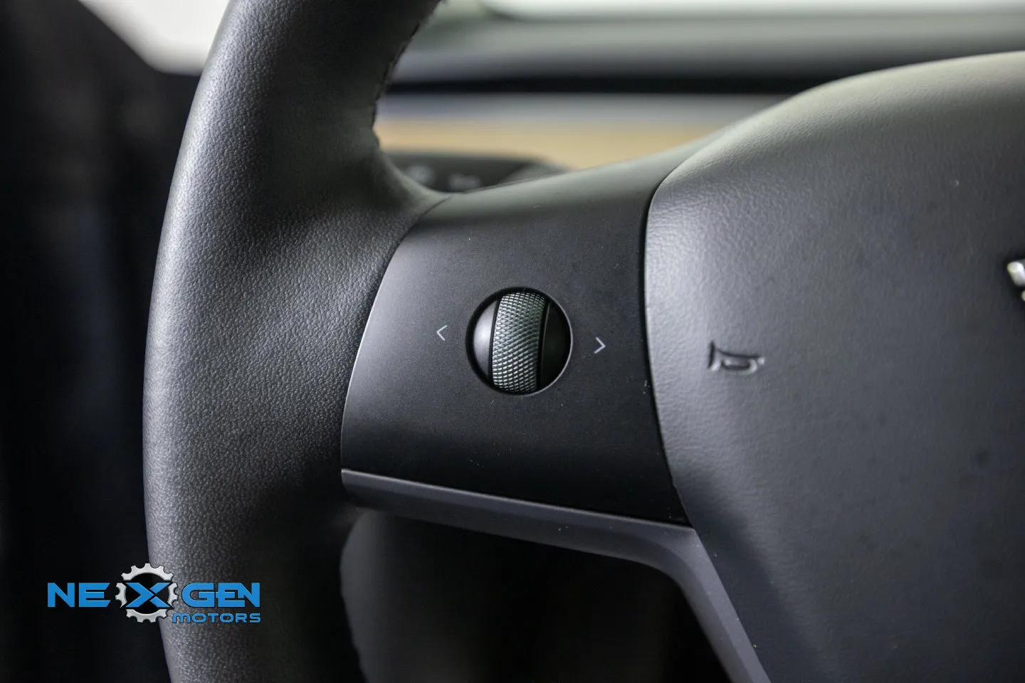 Tesla Model Y photo 14