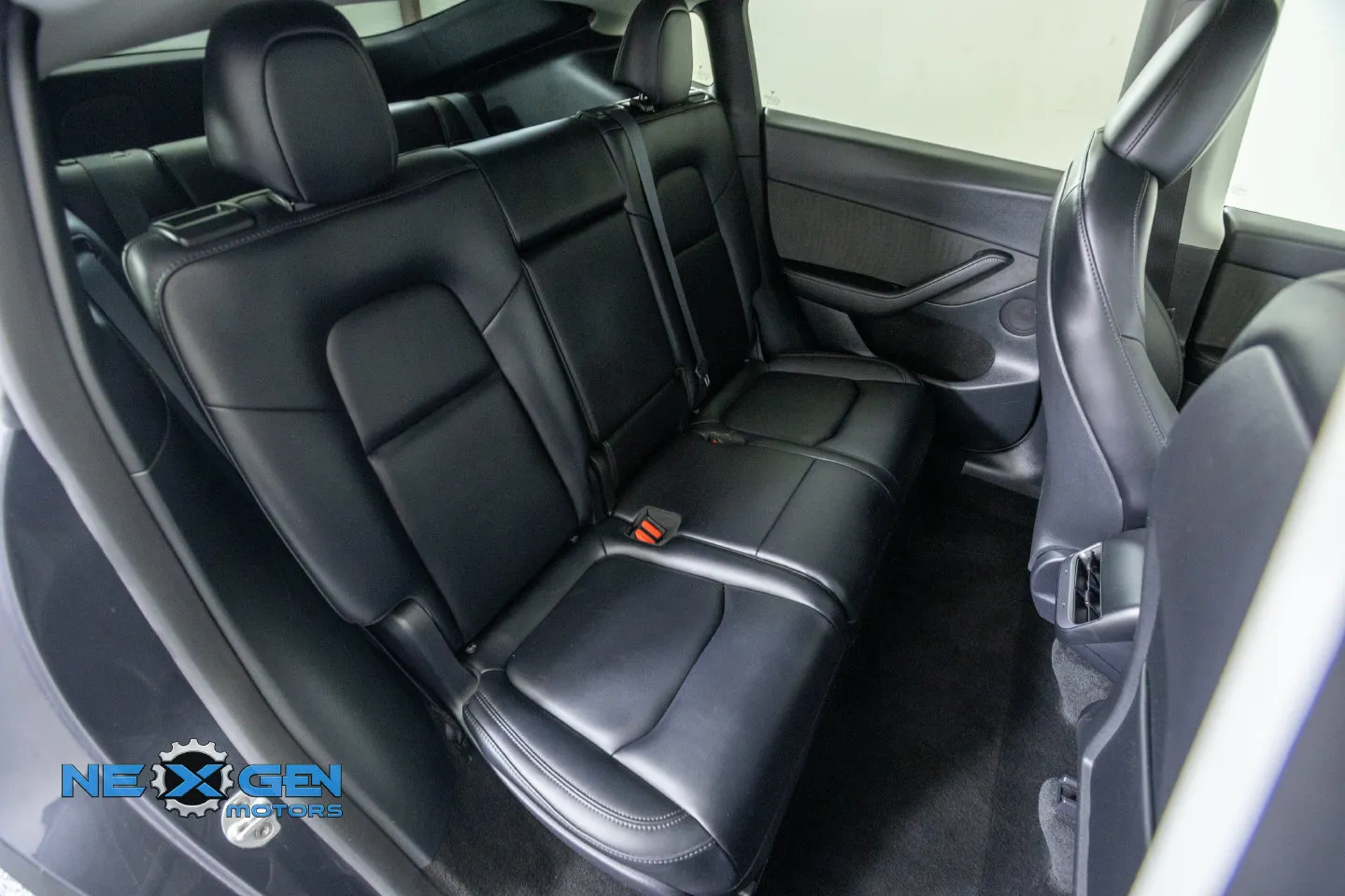 Tesla Model Y photo 38