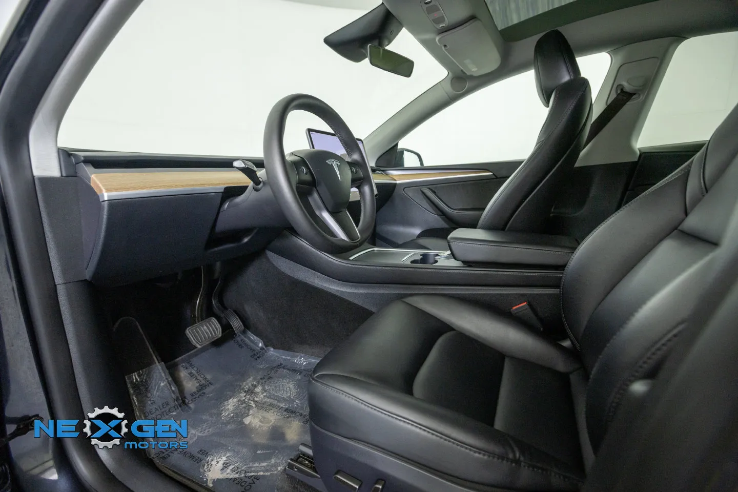 Tesla Model Y photo 11