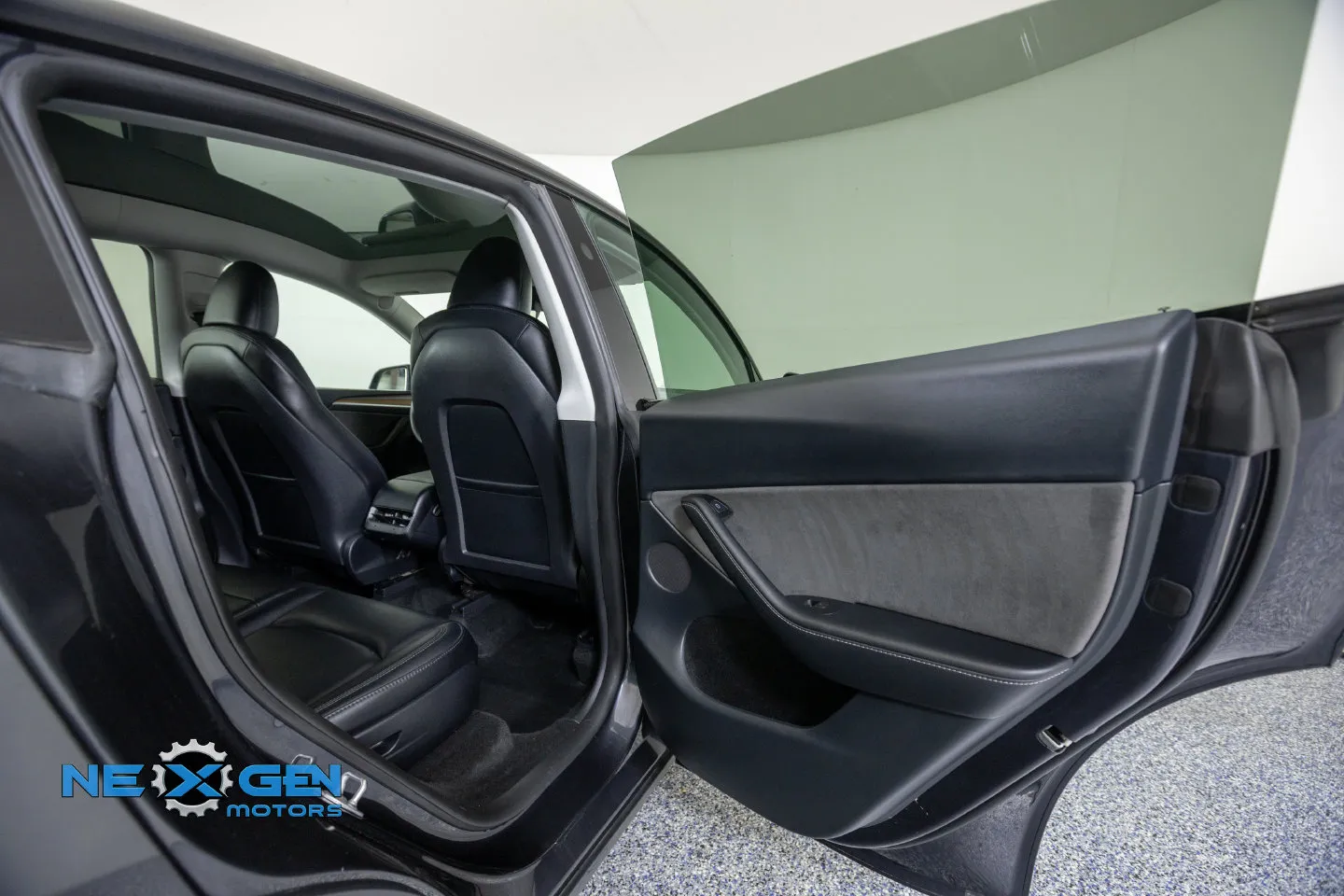 Tesla Model Y photo 34