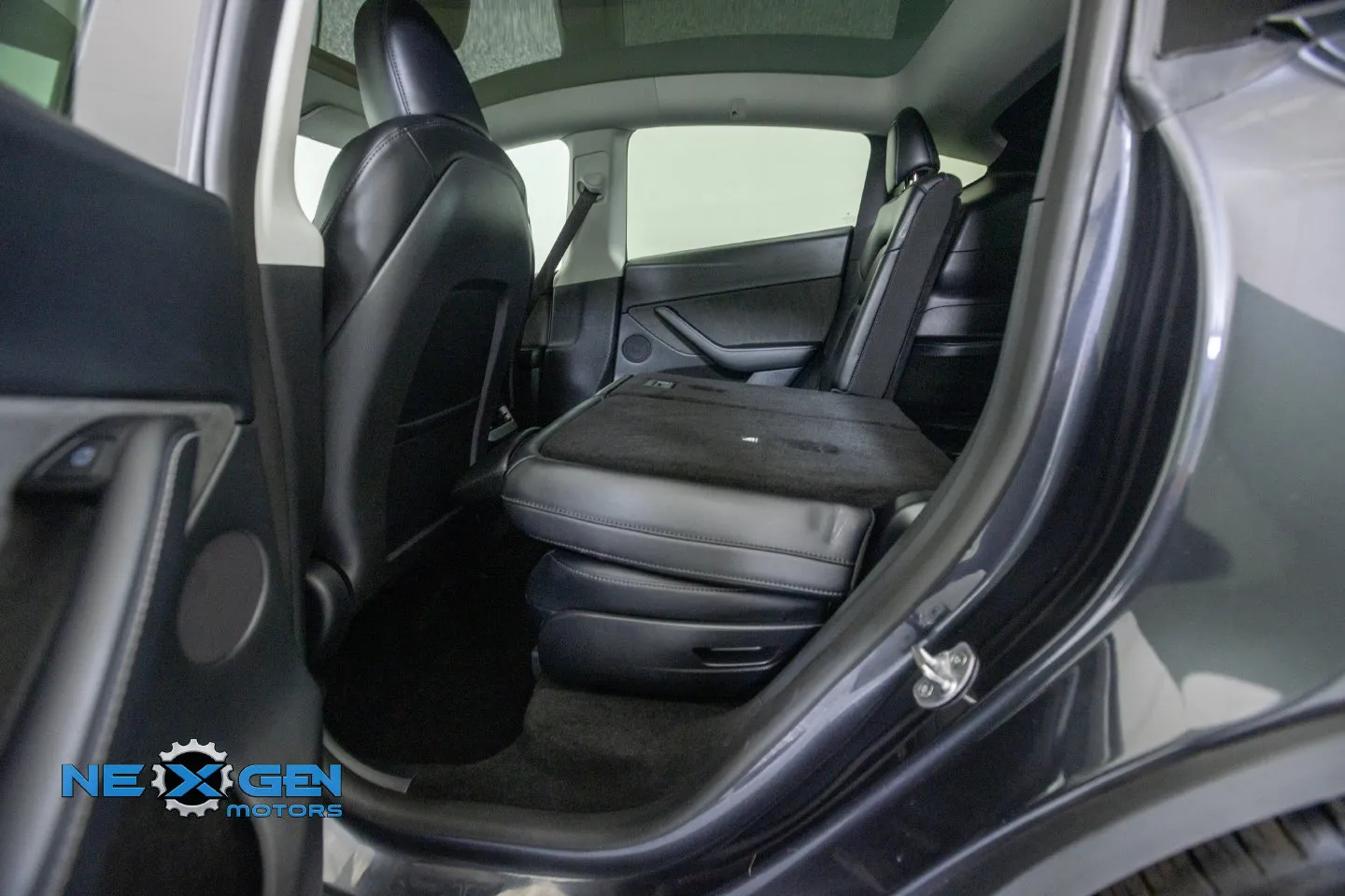Tesla Model Y photo 28