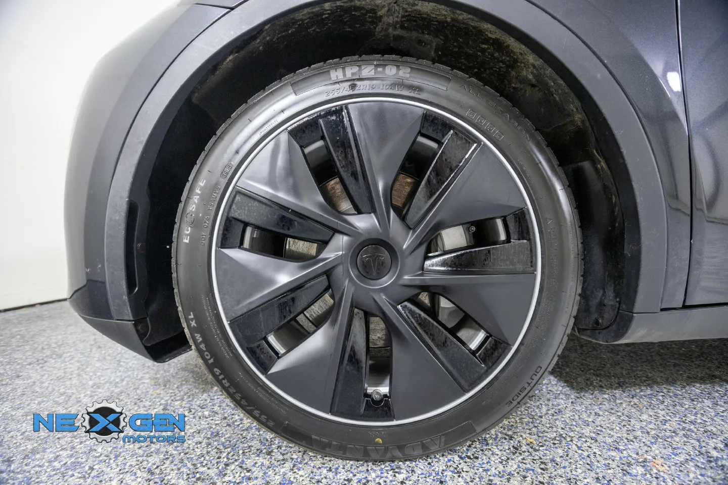 Tesla Model Y photo 47