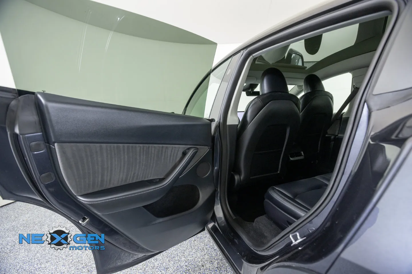 Tesla Model Y photo 25