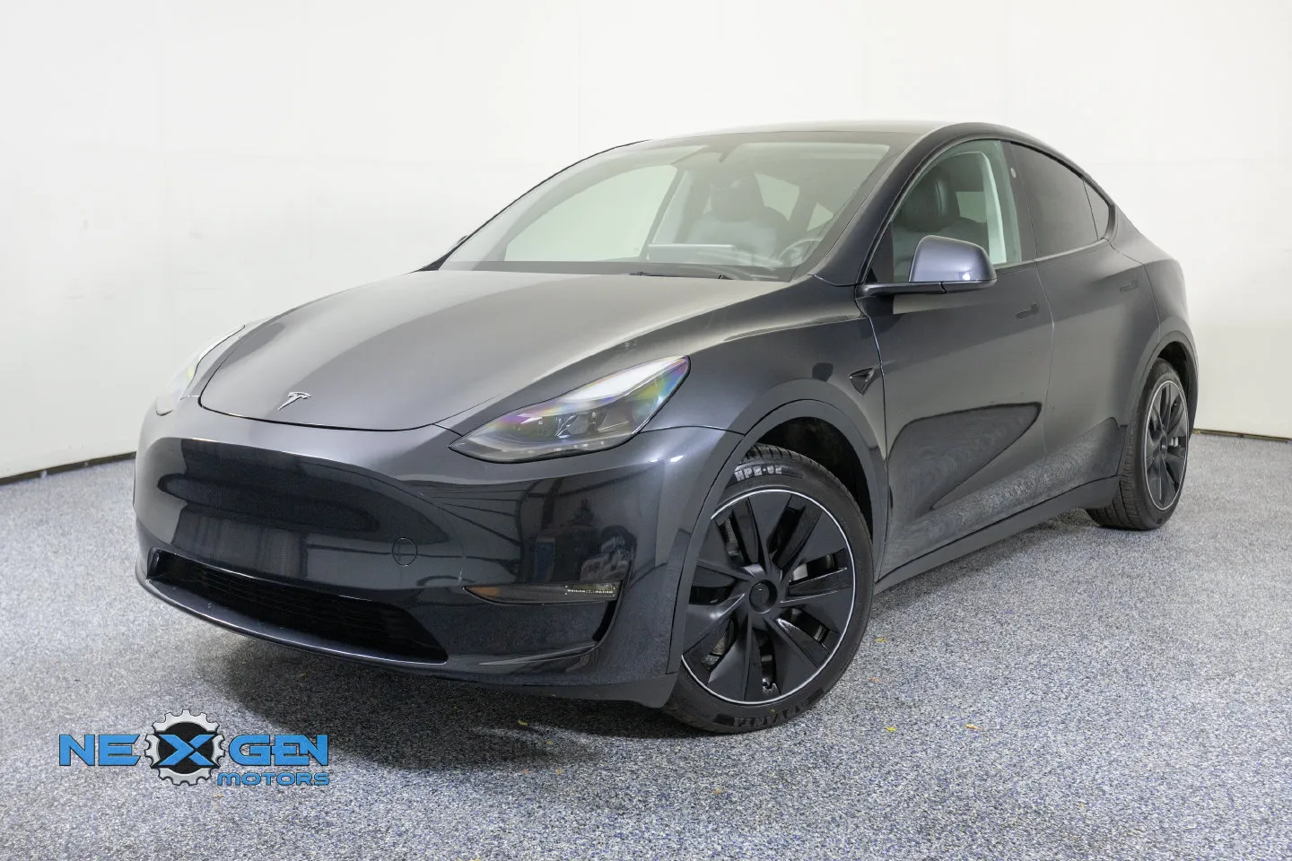 Tesla Model Y photo 4
