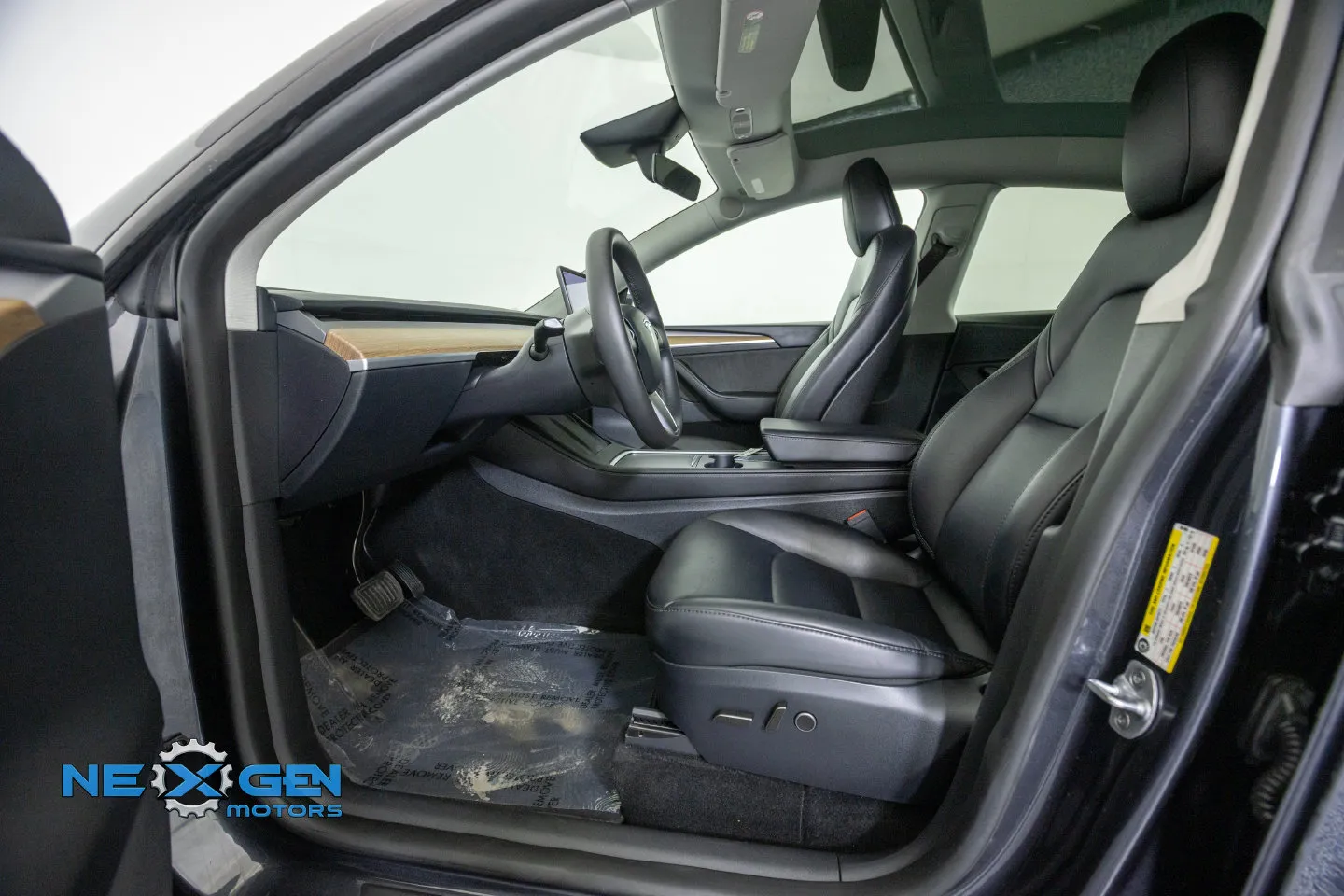 Tesla Model Y photo 12