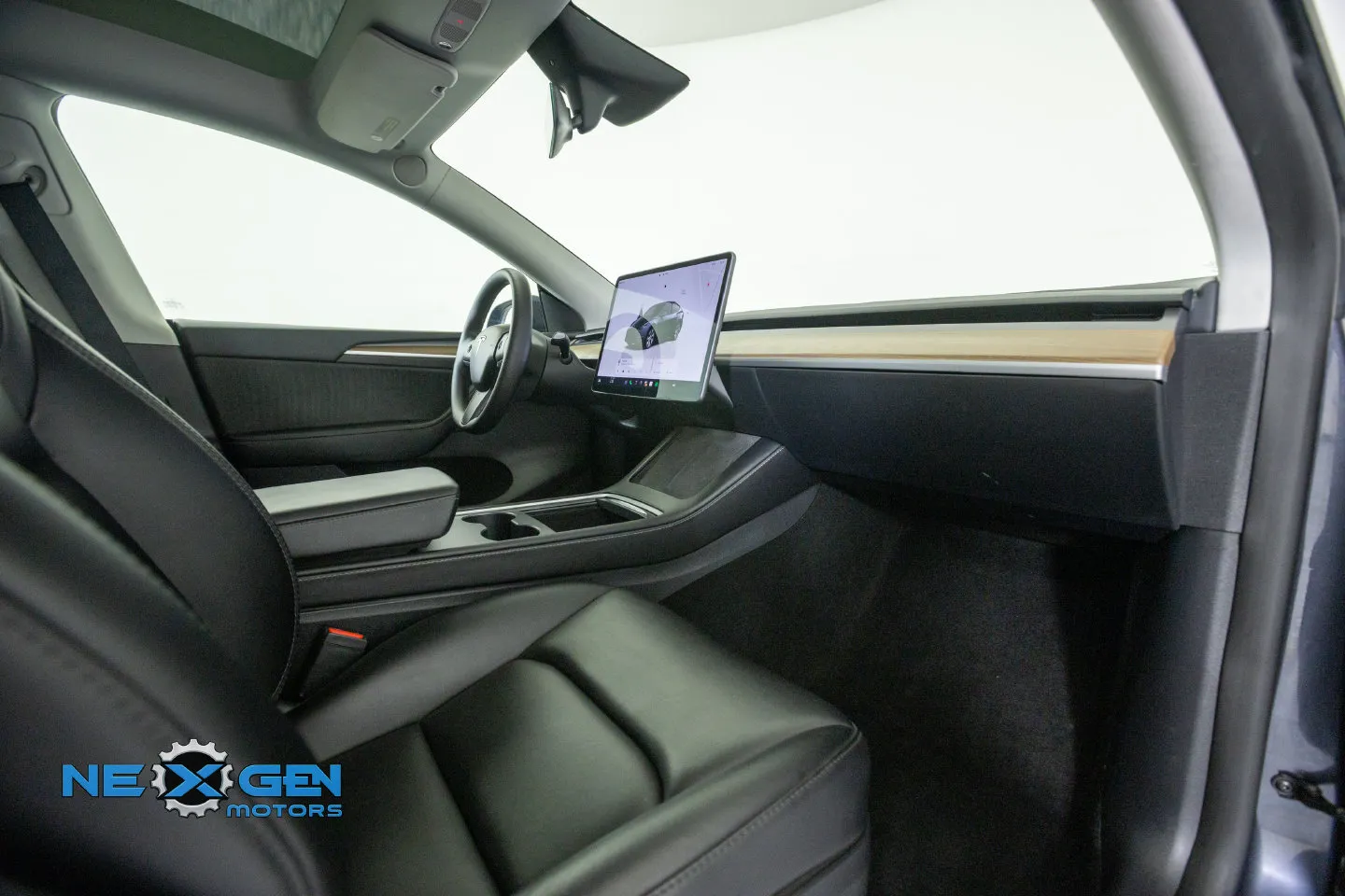 Tesla Model Y photo 40