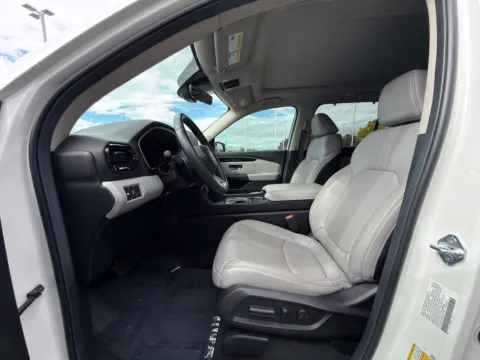 More photos of 2025 Honda Pilot Touring at NeXgen Motors, UT