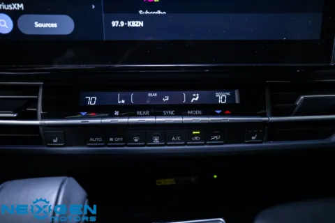 More photos of 2025 Toyota Sienna Woodland Edition at NeXgen Motors, UT
