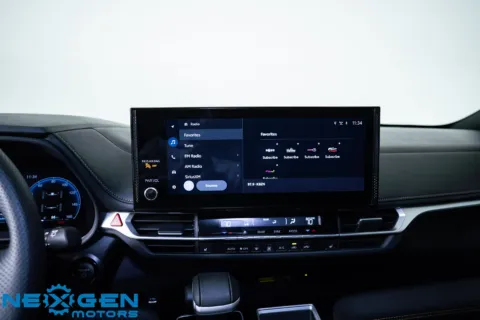 More photos of 2025 Toyota Sienna Woodland Edition at NeXgen Motors, UT