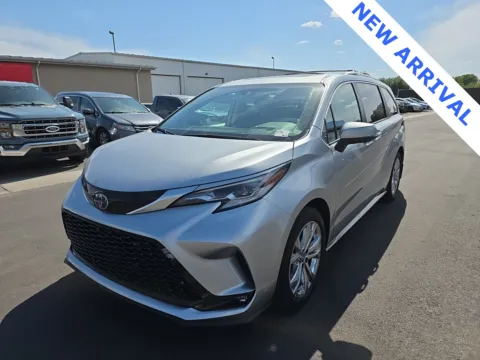 More photos of 2024 Toyota Sienna Platinum at NeXgen Motors, UT